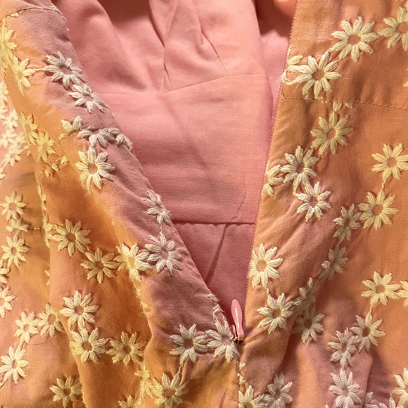 Liz & Co Embroidered Top - Picture 13 of 14